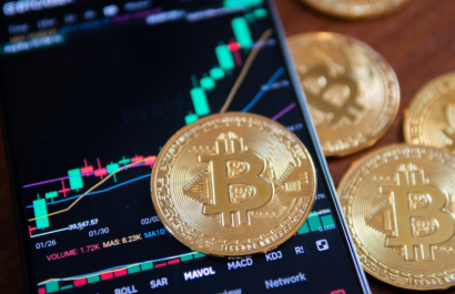 Bitcoin Holds 77K as Altcoins Rally