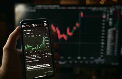 Bitcoin Holds $80K as Solana Leads