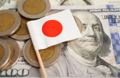 BoJ Holds Rates, Yen Weakens