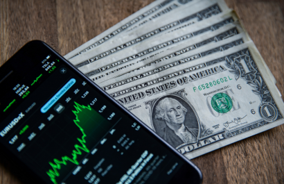 EURUSD Rises as Dollar Softens
