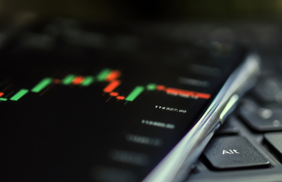 Oil Nears $100 as Stocks Pause-2