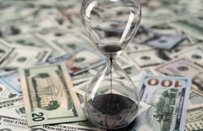 US Futures Flat as Earnings Loom